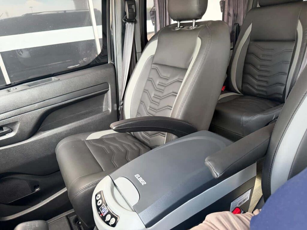 minivan blindada com frigobar rj